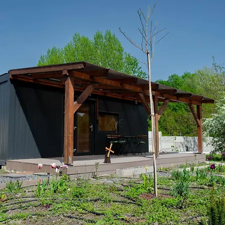 Cozy Tiny Container House By The River Danube Prázdninový dům *
